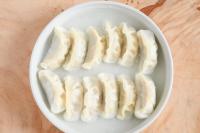 食べた瞬間ぶっ飛ぶ美味しさ(泣)【冷凍餃子】フライパンで焼かないでーー！？"水にドボン"が大大大正解「どゆこと？」レンジで完結の超うまい食べ方