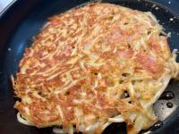 【"激安もやし"すぐ炒めちゃう人〜！全員やってみて！！】シャキカリ食感「ビールに合う」「手が止まらない(泣)」"優勝"レシピ