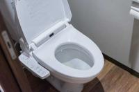 夏場トイレがなんか臭う【「その状態」にするの絶対やめてーー！！】"掃除が原因じゃない"メーカーの回答→「早く教えてよ(泣)」解決法が簡単