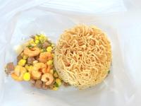 【カップ麺、もうお湯入れません！】普通の食べ方に戻れなくなる！「何考えてたら思いつくのこれw！」「正直"食べにくい"けどウマすぎ！」
