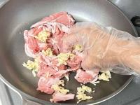 【"豚こま肉"すぐ炒めちゃう人ー！全員やってみて！！】"包丁・ボウルなし"で神メイン「照りっ照り、中とろ〜」「お弁当にも最高！」小学生がどハマり
