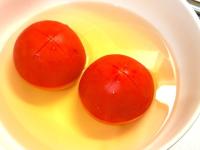 【おっきなトマト"丸ごと2個"一瞬でペロリ！】「何これうっっっま…(泣)」"レンチンOK"の超超かんたんレシピに「お箸が止まらない！」