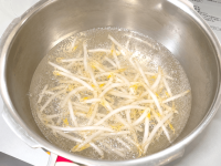 驚愕！【もやし普通に茹でるのもうやめてーー！】明らかにシャキシャキしてる…！「こんなに違うのか…」調味料メーカーが教える裏技がすごすぎた！