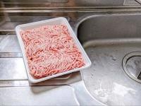 【ひき肉は洗う？洗わない？】"農林水産省"も警告「盛大に菌を撒き散らしてる!?」→プロの答えに驚愕…一生忘れない！！
