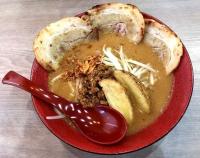 【うわぁ〜！田所商店がやりよった！】「圧巻の分厚い炙り肉」「マジか！想像よりデカっ…」腹パン確定チャーシュー麺