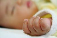 赤ちゃんが黄色い！？新生児の生理的黄疸とは？