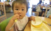 赤ちゃんがごはんをよく食べる! どこまで食べさせればいい?!