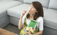 ポテトチップス系が好き♡妊娠中のおやつは何がいい？【助産師】
