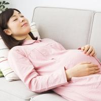 妊婦の仰向け寝はいつまで大丈夫！？ 胎児に影響はあるの？