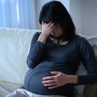 妊娠前からの偏頭痛が悪化…病院に行くべき!? 助産師がアドバイス!