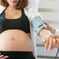 緊急帝王切開になることも…!? 子癇って何?予防法や前兆症状は!?