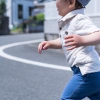 「はずしてあげたら?」子ども用ハーネスについて批判され…→そのとき現れた心強い救世主とは!?