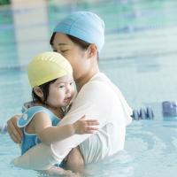 「大丈夫!大丈夫!」は間違い!?プールが苦手な子をプール好きにする上手な対応とは?