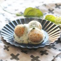 【離乳食完了期】いさきのミートボール、ほうれん草のホワイトソースがけ