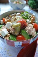 ツナとアボカドとクリチの梅わさび丼