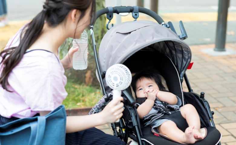 「ハンディファンで熱中症！？」使い方に注意！助産師が警告する【赤ちゃんの熱中症リスク】とは