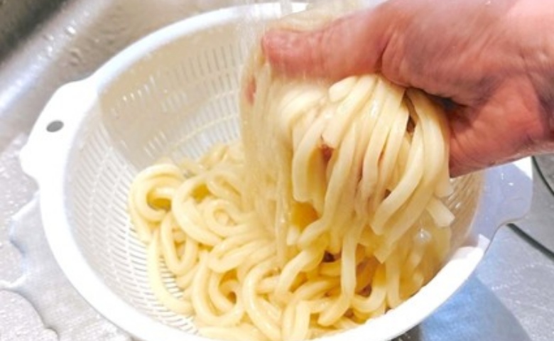 【冷やしうどん“ぶっかけ”やめてー】あのつけ汁にドボ〜ンの埼玉式が旨すぎ！「飲みたくなるレベル」