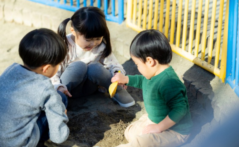 母「誰と遊んだの？」子「ひとり！」うちの子、大丈夫？お友だちとの関わり方が心配→保育士の回答は…！？