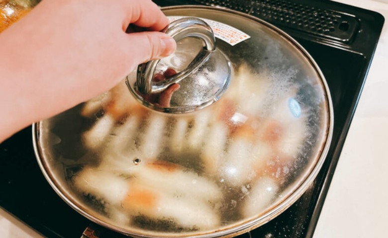 【お願い!ちくわにきゅうり詰めないで】オモローな食べ方で「激安ちくわ」が激うままおかずに!「見た目も最高!」