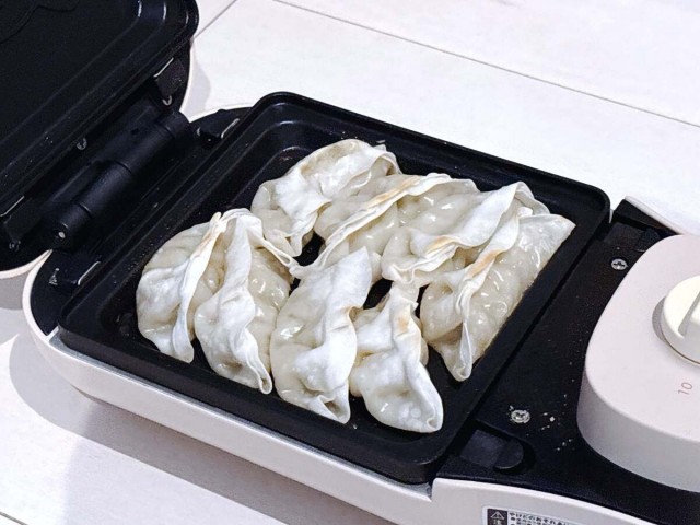 ホットサンドメーカーで餃子