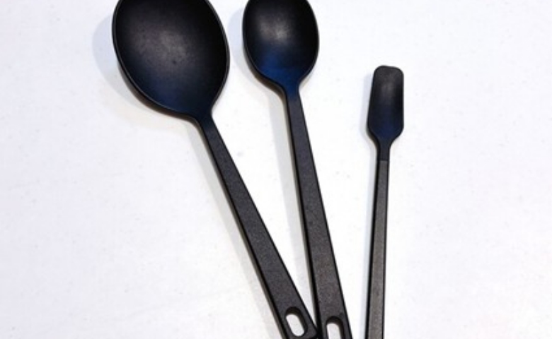 【シリコンヘラ、それやってたら至急やめて！】メーカーの注意喚起に「全部やってた〜」溶けることも！