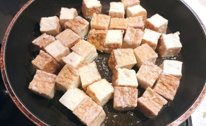 【ギャル曽根さん神！】『家事ヤロウ』で厚揚げが“銀だこ化！？バカリさんも驚愕のウマさに夫も唸った