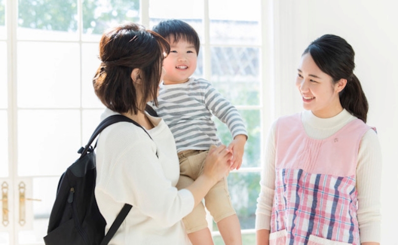 「先生に好かれる保護者」の共通点って？わが子のために、保育士さんと信頼関係を築く「小さな習慣」