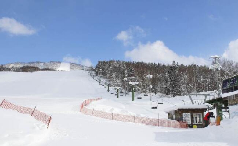 スキー場で高齢女性の迷惑行為にヒヤヒヤ！わが子がすべってきて「危ない！」間一髪！まさかの恐怖体験