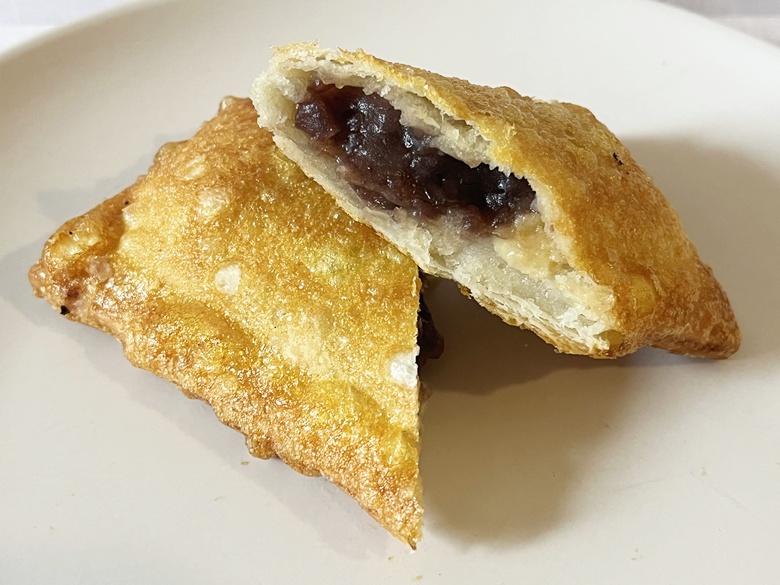 「北海道産バターとあんことおもちの月見パイ」