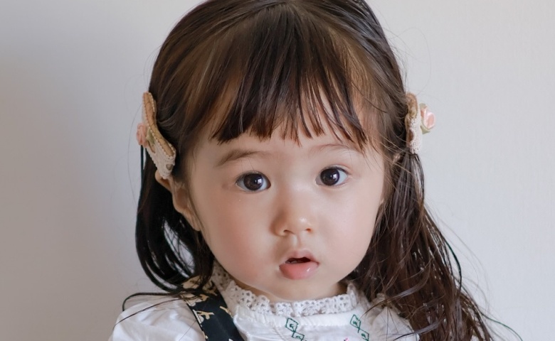 【文学ネームが急増！】11月生まれに爆増した「人気急上昇ネーム」女の子に人気の名前は？