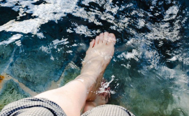 「ぎゃっ！！」彼との日帰りデート。途中で入った足湯で思わず声が漏れたワケとは…