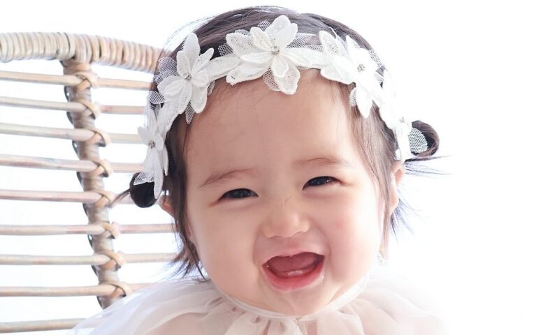 【脱・キラキラネーム！？】女の子の名付けは古風な「レトロネーム」が人気♡今注目の名前とは？