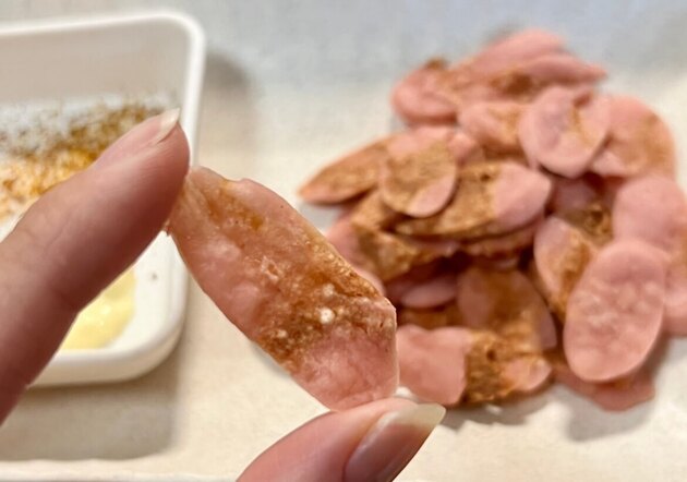 天才か？【魚肉ソーセージ、そのまま食べないで！】“レンジ3分”で完成「もう止められない(泣)」