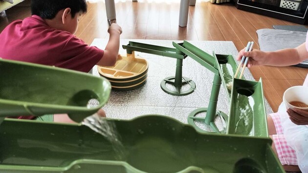 【いつものそうめんにもう戻れない…】小学生兄妹が「またやりたい！」5回リピート！大興奮の最強夏アイテム