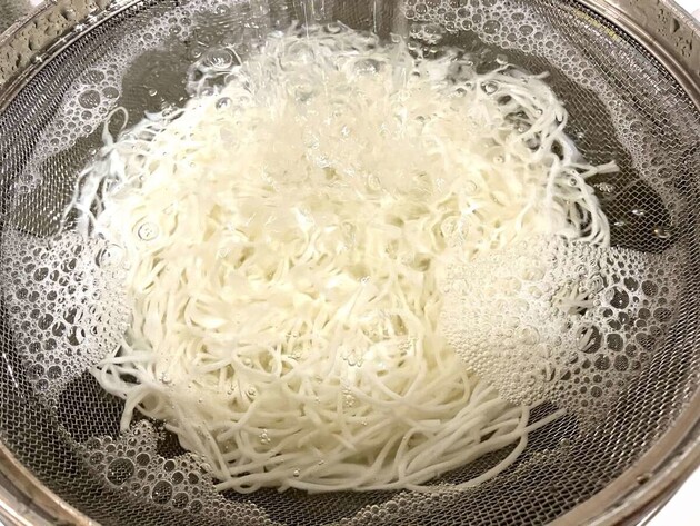 【お願い！そうめんは茹でないで！】乾麺メーカー「ドバイで人気のアレ風にね…」うんメェ〜食べ方