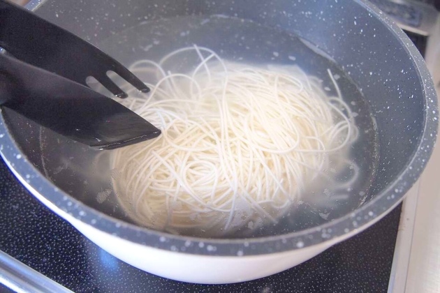 【そうめん"めんつゆ"で食べないで！】思わず二度見の食べ方に"子ども達が大興奮！"→奪い合いで約30個瞬殺