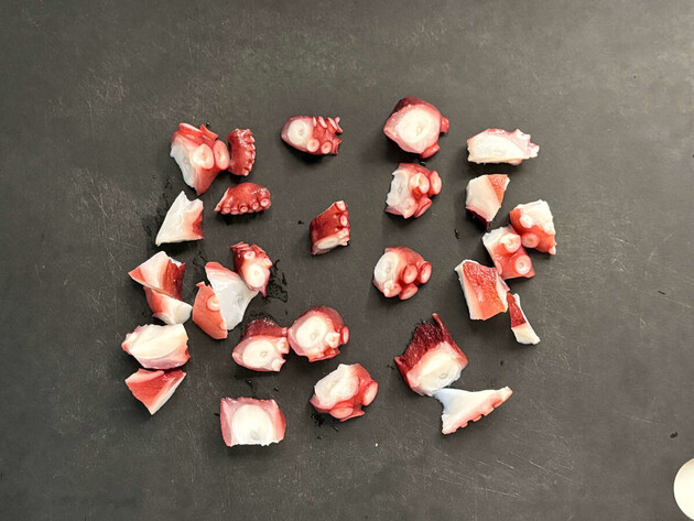 【タコとトマト1/2個あったら…】食べる前から“鬼リピ確定！”「味付けポン酢だけ」「キンキンに冷えたお酒と…」夏に最高な食べ方がヤバっ