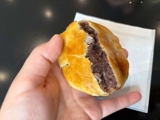 発売当初は連日大行列〜！「爆売れで完売（泣）も」【北海道の超人気“進化系お土産”】「焼きたてサクサク」は店舗限定！