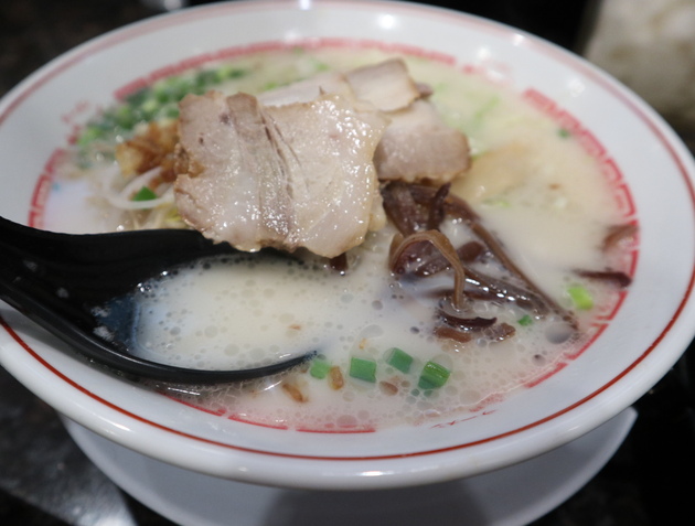 平日でも10人待ち！行列覚悟しても行きたい【鹿児島の大人気ラーメン】「ケンミンSHOWにも登場」「○○食べ放題」は地元じゃ常識！