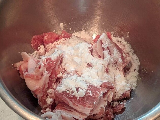 【豚しゃぶ、そのまま茹でないでー！？】晩酌大好き調理師「お肉ぷるんぷるん」の食べ方が美味しそうすぎて大興奮！「ビールも合う〜涙」
