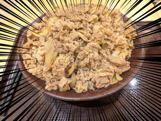 高3息子「『有吉ゼミ』じゃんww」すき家【裏メニュー】がデカすぎる〜〜！着丼→爆笑「隣のお兄さんが三度見」家族で挑んだら