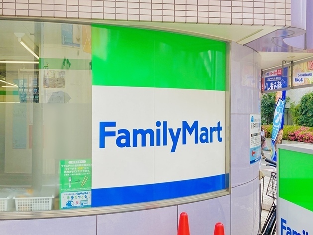 争奪戦じゃんかっ！【“ガチ勢”こぞってファミマに殺到！？】「まだギリ間に合う」全コンプしたい！