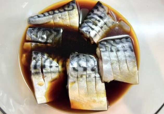 土井善晴先生はこう作る【さば買っても、すぐ焼かないでー！？】生のまま“黄金比”にドボン！「全然違う」「不思議！」家族大絶賛の食べ方