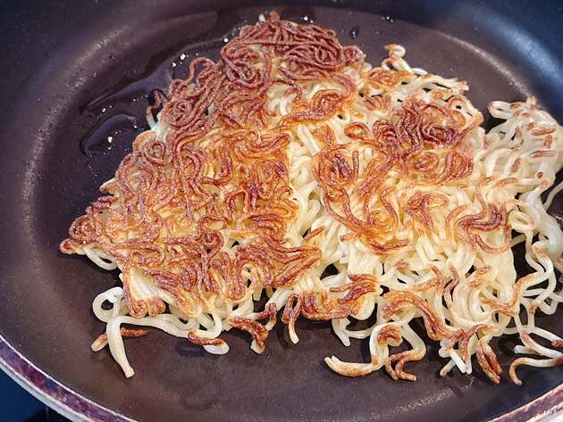 【仙台出身者の“焼きそばの食べ方”】→うんんっま〜！「普通だよ」「全国区じゃないの？」家ですぐ作れる『ケンミンショー』に2回も登場