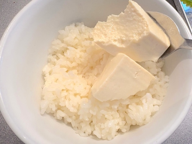 【ご飯炊いたら丼に盛って"アレ"のせて…】え！微妙じゃない…？→と思いきや…「うんめぇぇぇ！」