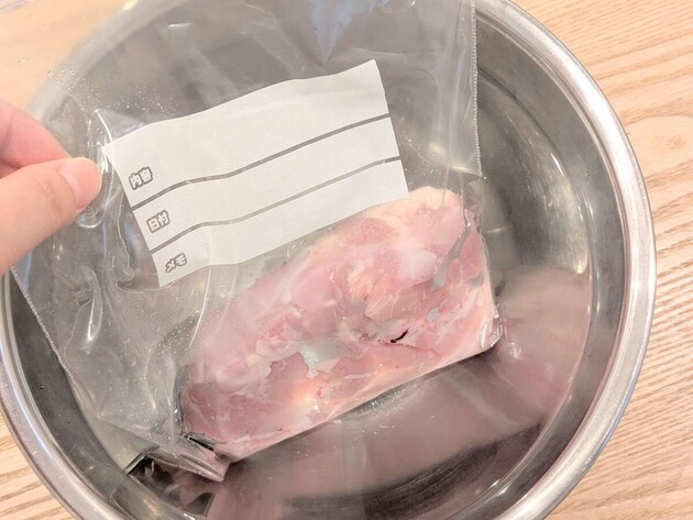 保存袋の空気、上手く抜けない…「こうすれば良かったのね!?」【"へぇボタン"100回押したい！】超簡単裏ワザ2選