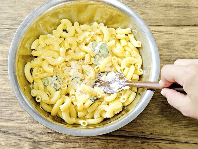 【お願い！マカロニ茹でたら「あの液体」かけて！】"店主の食べ方"→ファンが多いのも納得！「これうまい！」大人の味