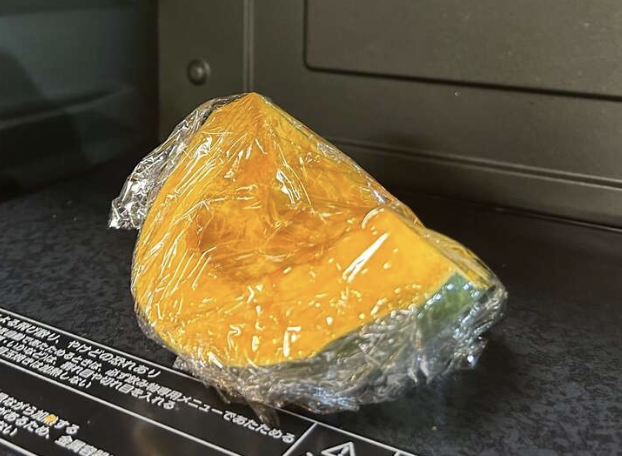 【かぼちゃ、いきなり切らないで！？】煮物にしない“め〜っちゃ旨い”食べ方「次の日も作った」「香りの時点でやばい」