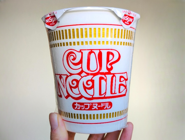 【今すぐやめて！カップ麺の絶対NGな置き方】"食品メーカー"が警告する理由に→「ゲッ！うっかり」「もうやめる」