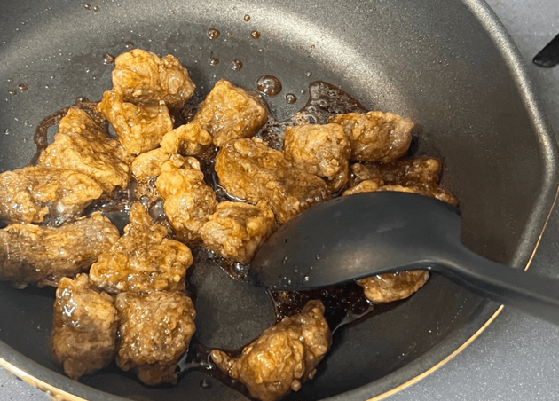 【肉じゃなくて“こっち”が大正解！？】まるで甘辛ホルモン！「本当にお肉と錯覚」「ジューシー」